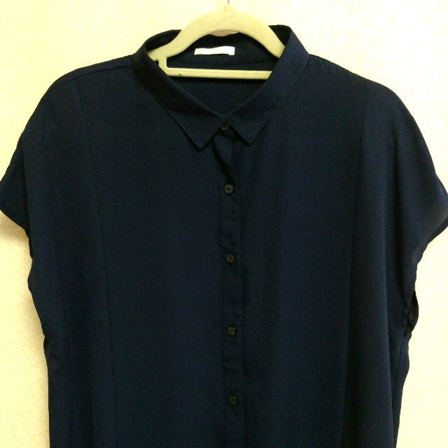 GU(ジーユー)のジーユー　エアリーブラウス　半袖　ネイビー　Lサイズ レディースのトップス(シャツ/ブラウス(半袖/袖なし))の商品写真