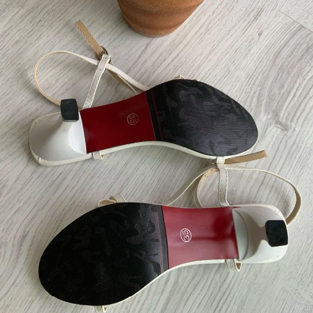 訳あり 新品 ベージュ 35　22.5 cm ヒール ストラップ サンダル 夏 レディースの靴/シューズ(サンダル)の商品写真