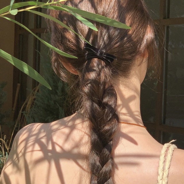 新品　2点セット♥︎ ベルベット　リボン　ピン　ヘアゴム　ベロア　ribbon レディースのヘアアクセサリー(ヘアゴム/シュシュ)の商品写真