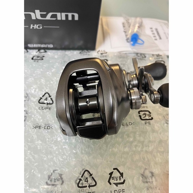 SHIMANO(シマノ)の22 バンタム HG RIGHT(右巻き) スポーツ/アウトドアのフィッシング(リール)の商品写真