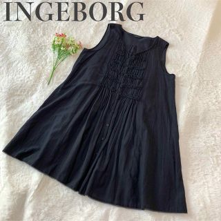 インゲボルグ(INGEBORG)の美品✨ インゲボルグ ノースリーブ ギャザー ブラウス チュニック 猫目ボタン(シャツ/ブラウス(半袖/袖なし))