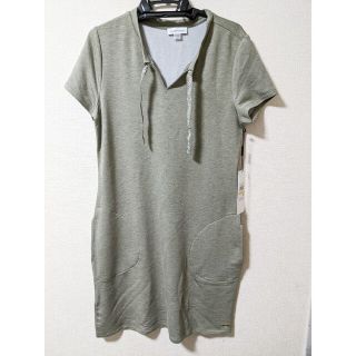 カルバンクライン(Calvin Klein)の【新品】CK カルバンクライン　カーキ　Tシャツドレス US Sサイズ　新品タグ(ミニワンピース)