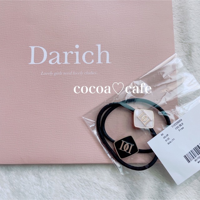 Darich(ダーリッチ)の新品未使用 未開封 ダーリッチ DDロゴボタンヘアゴム 2色セット ショッパー付 レディースのヘアアクセサリー(ヘアゴム/シュシュ)の商品写真