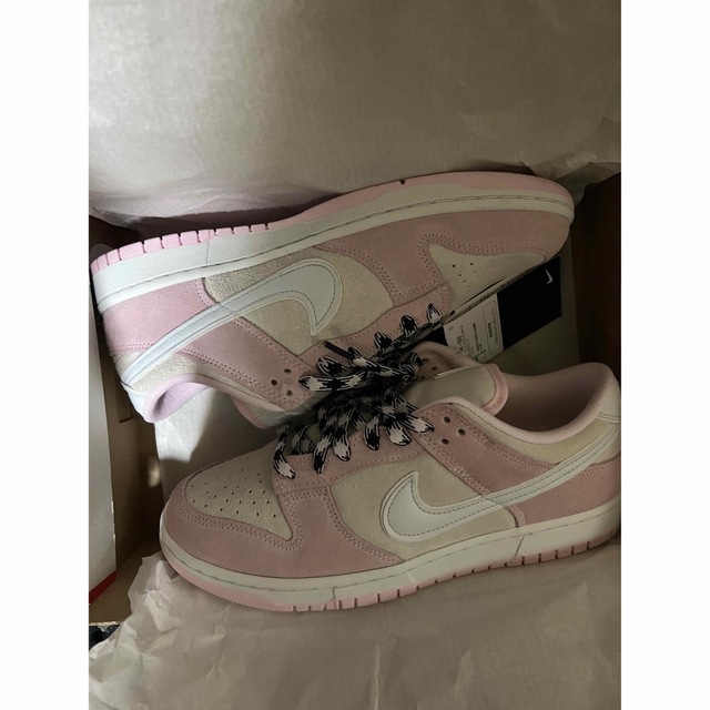 Nike WMNS Dunk Low LX ピンクフォーム