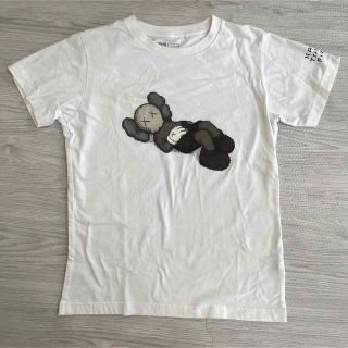 ユニクロ(UNIQLO)の美品 ユニクロ×KAWS コラボTシャツ 160(Tシャツ/カットソー)