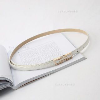 【白】エナメル素材 細ベルト 1.5cm PU レザー ベルト 長さ調節(ロングワンピース/マキシワンピース)