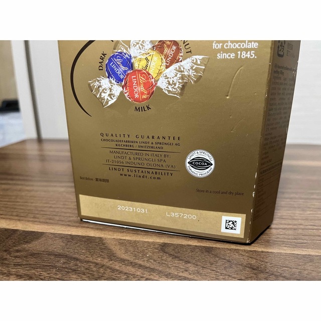 Lindt(リンツ)のリンツ リンドール チョコレート ゴールドアソート 600g 食品/飲料/酒の食品(菓子/デザート)の商品写真