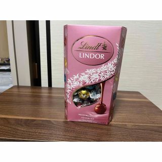 リンツ(Lindt)のリンツリンドールチョコレートピンクアソート600g(菓子/デザート)