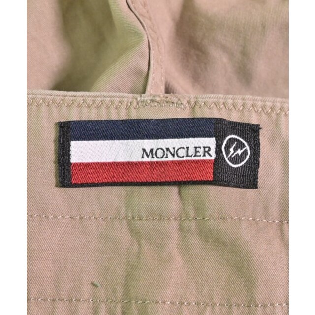 MONCLER(モンクレール)のMONCLER モンクレール ショートパンツ 46(S位) ベージュ 【古着】【中古】 メンズのパンツ(ショートパンツ)の商品写真