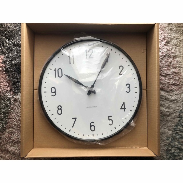 Arne Jacobsen(アルネヤコブセン)のARNE JACOBSEN Wall Clock Station 290mm  インテリア/住まい/日用品のインテリア小物(掛時計/柱時計)の商品写真