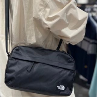 ザノースフェイス(THE NORTH FACE)の新品未使用　正規品　ノースフェイス　トラベル　クロスバッグ　ショルダーバッグ　黒(ショルダーバッグ)