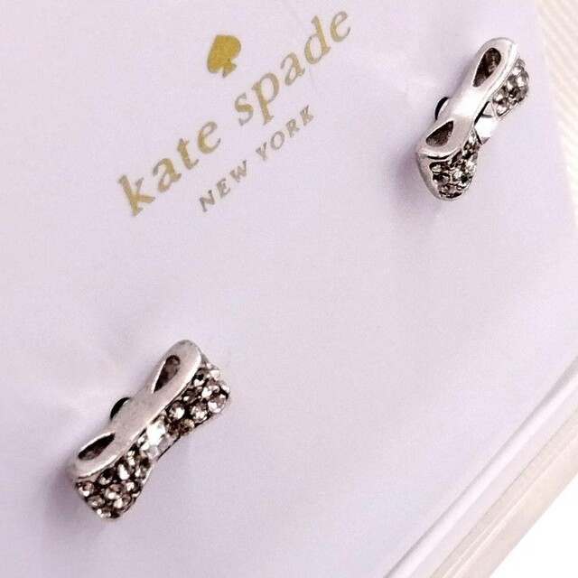 kate spade new york(ケイトスペードニューヨーク)の新品未使用　kate spade♠　ピアス　リボン　BOW　シルバー レディースのアクセサリー(ピアス)の商品写真