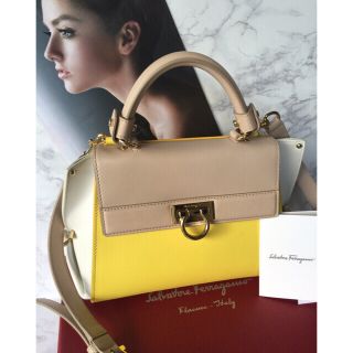 サルヴァトーレフェラガモ(Salvatore Ferragamo)の新品同様 フェラガモ 正規品 ショルダーバッグ♡(ショルダーバッグ)