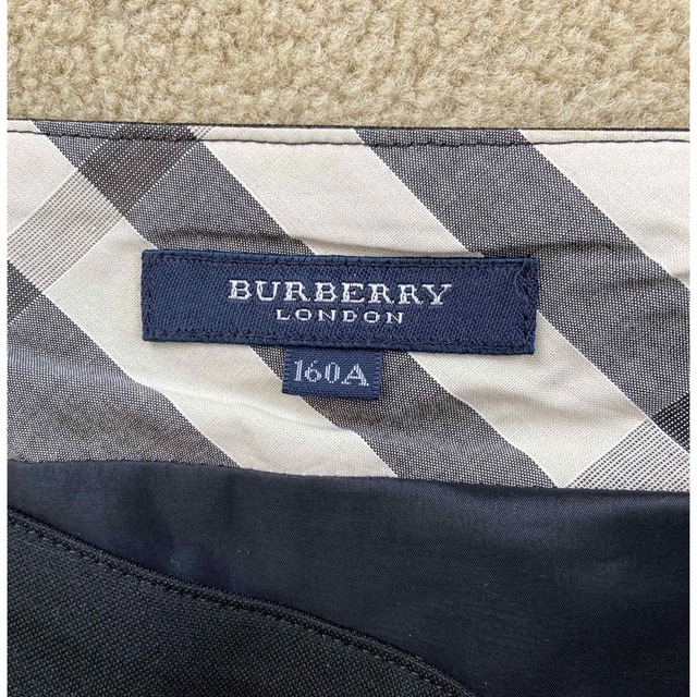 BURBERRY(バーバリー)のバーバリースーツ4点セット + リボン キッズ/ベビー/マタニティのキッズ服女の子用(90cm~)(ジャケット/上着)の商品写真