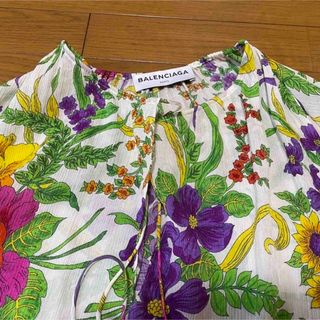 Balenciaga - ○Balenciagaバレンシアガ白地花柄シルクブラウスの通販