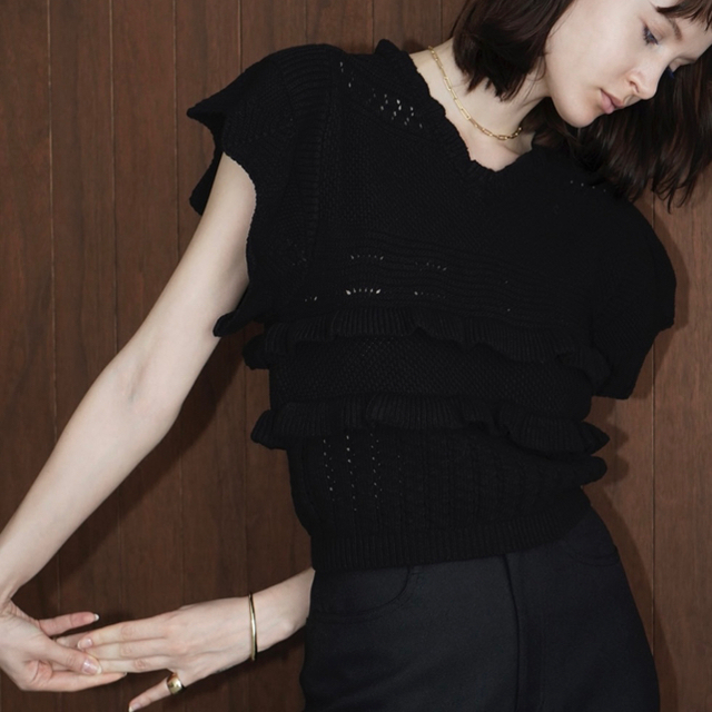 CLANE(クラネ)の新品タグ付きCLANE CROCHET FRILL KNIT TOPS レディースのトップス(ニット/セーター)の商品写真