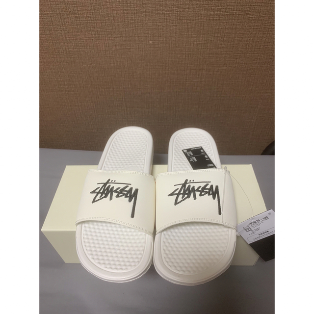 STUSSY(ステューシー)のstussy&Nike ベナッシサンダル　26cmホワイト メンズの靴/シューズ(サンダル)の商品写真