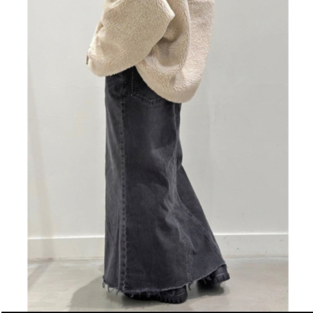 AP STUDIO(エーピーストゥディオ)のAP STUDIO へムカットデニムスカート レディースのスカート(ロングスカート)の商品写真