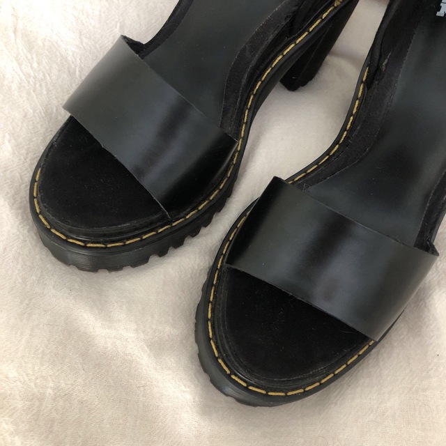 Dr.Martens❤️厚底　サンダル　ヒール レディースの靴/シューズ(サンダル)の商品写真