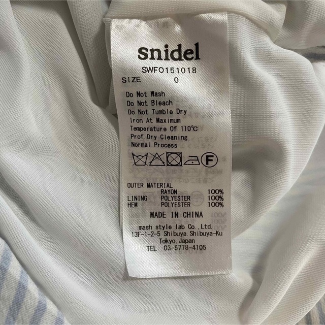 SNIDEL(スナイデル)のsnidel Vネックブラウジングロンパース　ロンパース レディースのパンツ(オールインワン)の商品写真