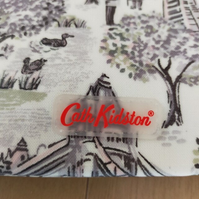 Cath Kidston(キャスキッドソン)の【新品タグ付】Cath Kidston キャスキッドソン　ポーチ レディースのファッション小物(ポーチ)の商品写真