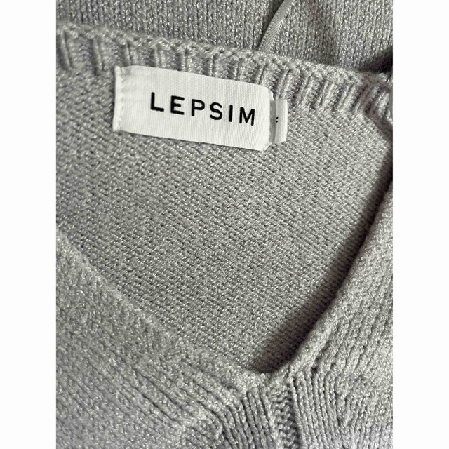 LEPSIM(レプシィム)のLEPSIM Vネックニット 長袖ニット　グレー レディースのトップス(ニット/セーター)の商品写真