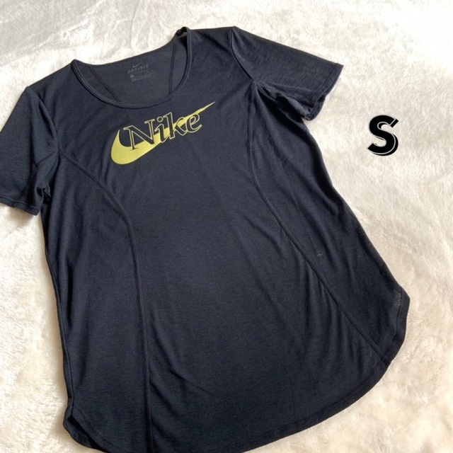 NIKE(ナイキ)の美品★ナイキ★ドライフィット★Tシャツ★ブラック★S スポーツ/アウトドアのトレーニング/エクササイズ(その他)の商品写真