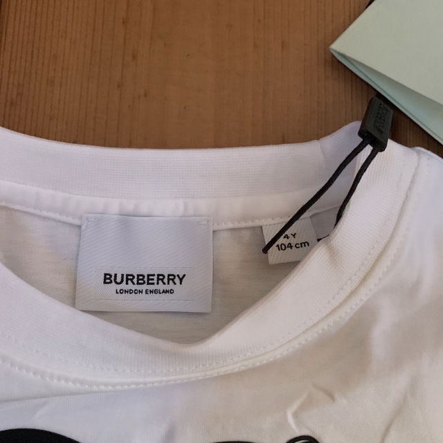 BURBERRY(バーバリー)の新品未使用　バーバリー　Tシャツ　Burberry 4y キッズ/ベビー/マタニティのキッズ服男の子用(90cm~)(Tシャツ/カットソー)の商品写真