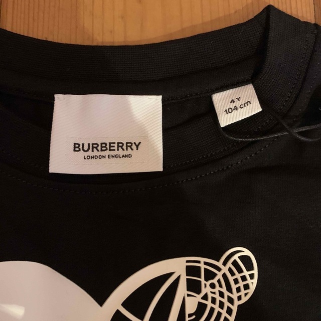 BURBERRY(バーバリー)の新品未使用　バーバリー　Tシャツ　Burberry 4 トップス キッズ/ベビー/マタニティのキッズ服男の子用(90cm~)(Tシャツ/カットソー)の商品写真