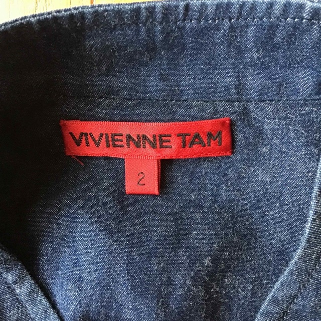 VIVIENNE TAM(ヴィヴィアンタム)のヴィヴィアンタム　これからのシーズンにおすすめ。立ち襟薄手デニムジャケット レディースのジャケット/アウター(Gジャン/デニムジャケット)の商品写真