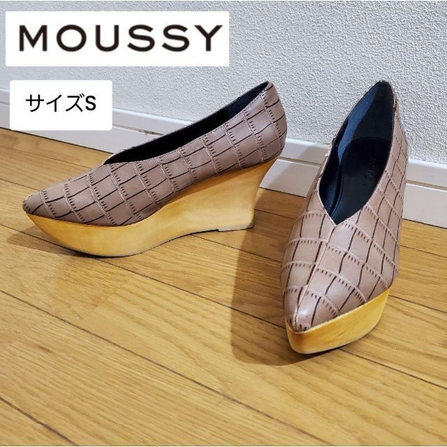 moussy(マウジー)のMOUSSY　パンプス　ベージュクロコダイル型押し風柄　変形ウッドソール レディースの靴/シューズ(ハイヒール/パンプス)の商品写真