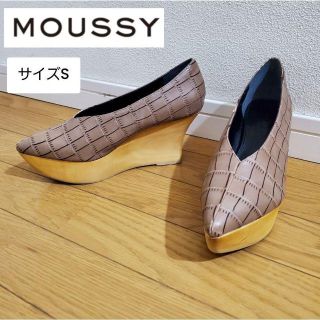 マウジー(moussy)のMOUSSY　パンプス　ベージュクロコダイル型押し風柄　変形ウッドソール(ハイヒール/パンプス)