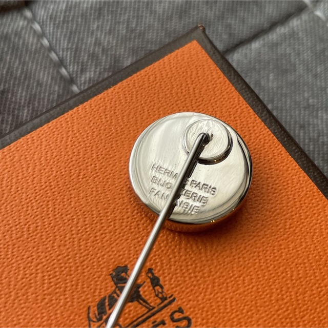 HERMES - HERMES エルメス クラシック ラペルピン ピンブローチ HERMES - HERMES エルメス クラシック ラペルピン ピンブローチ