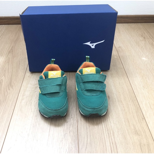 MIZUNO(ミズノ)のミズノ  キッズ　スニーカー　グリーン キッズ/ベビー/マタニティのベビー靴/シューズ(~14cm)(スニーカー)の商品写真