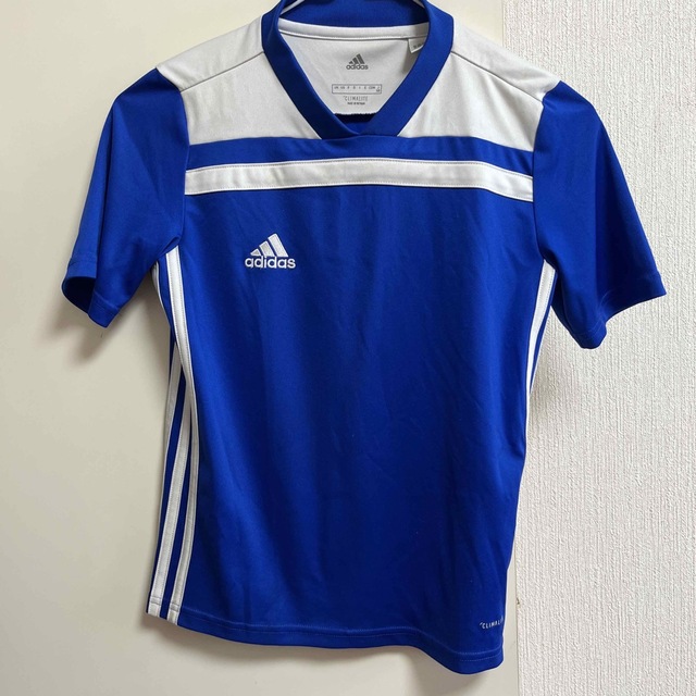 adidas(アディダス)のadidas 140 青　Tシャツ キッズ/ベビー/マタニティのキッズ服男の子用(90cm~)(Tシャツ/カットソー)の商品写真