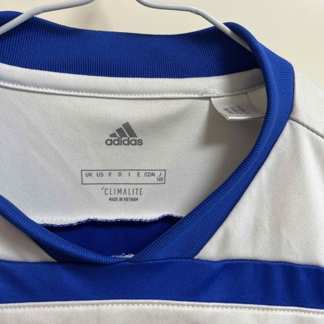 adidas(アディダス)のadidas 140 青　Tシャツ キッズ/ベビー/マタニティのキッズ服男の子用(90cm~)(Tシャツ/カットソー)の商品写真