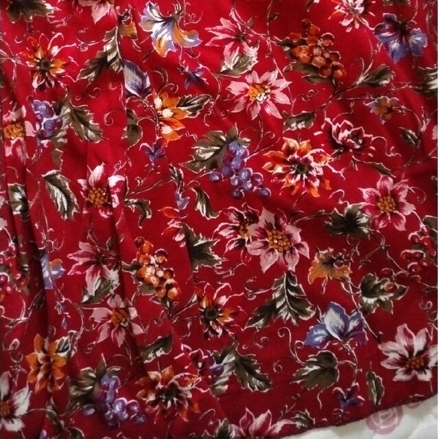 069アツキオオニシの花柄カットソーワンピース赤 レディースのワンピース(その他)の商品写真