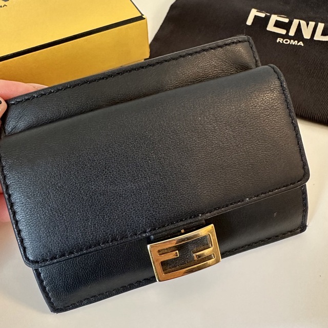 正規品 FENDI バゲット カードケース ナッパレザーカードケース