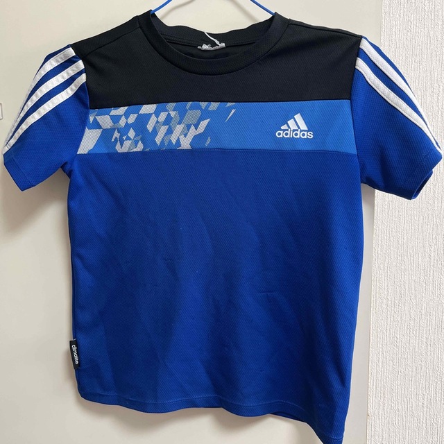 adidas(アディダス)のadidas キッズ　ブルー　Tシャツ キッズ/ベビー/マタニティのキッズ服男の子用(90cm~)(Tシャツ/カットソー)の商品写真