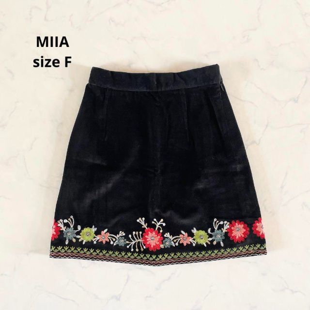 MIIA(ミーア)の【新品】MIIA ミーア 刺繍スカート黒 ベルベット ベロア 花柄 ゴムウエスト レディースのスカート(ミニスカート)の商品写真