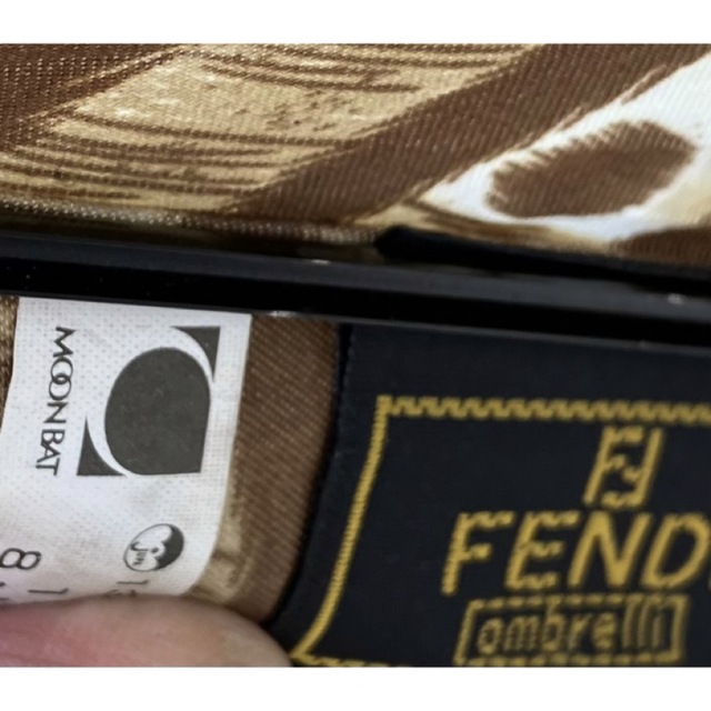 FENDI(フェンディ)のFENDI 豹柄×シャンパンゴールド　レディス アンブレラ　ジャンク品　送料無料 レディースのファッション小物(傘)の商品写真