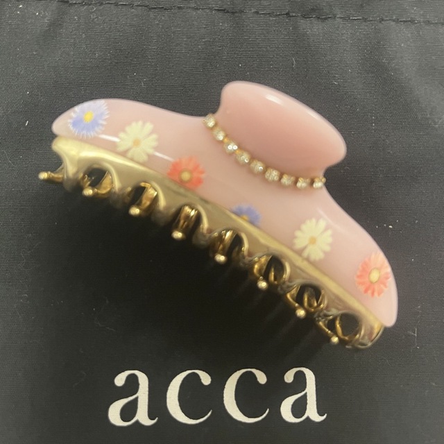 acca(アッカ)の【ゆかちゃ様専用】acca クリップ中　限定品 レディースのヘアアクセサリー(バレッタ/ヘアクリップ)の商品写真