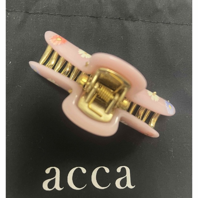 acca(アッカ)の【ゆかちゃ様専用】acca クリップ中　限定品 レディースのヘアアクセサリー(バレッタ/ヘアクリップ)の商品写真