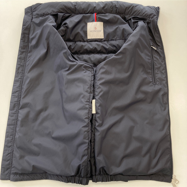 ＜新品未使用＞MONCLER ALBYT BEST ★薄手のダウンジレ★NAVY