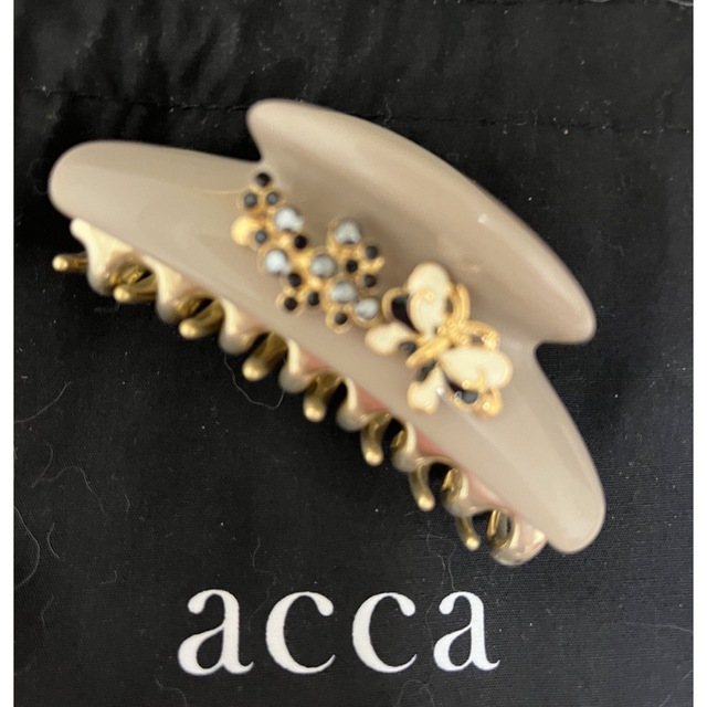 acca(アッカ)のacca バタフライ　クリップ　中 レディースのヘアアクセサリー(バレッタ/ヘアクリップ)の商品写真