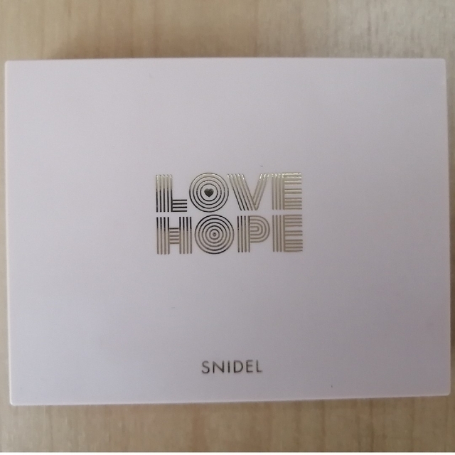 SNIDEL(スナイデル)のSNIDEL アイデザイナー EX04 LOVE&HOPE コスメ/美容のベースメイク/化粧品(アイシャドウ)の商品写真