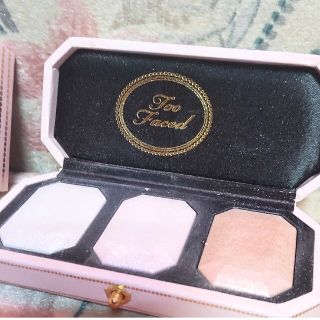 トゥフェイス(Too Faced)のトゥーベース ダイヤモンド ハイライトシリーズ マルチユース ハイライター トリ(フェイスカラー)