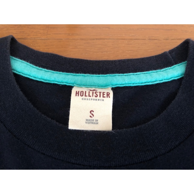 Hollister(ホリスター)のHOLISTER★ブラックTシャツ メンズのトップス(Tシャツ/カットソー(半袖/袖なし))の商品写真