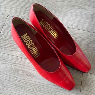 モスキーノ(MOSCHINO)のmoschino モスキーノ　赤　パンプス(ハイヒール/パンプス)