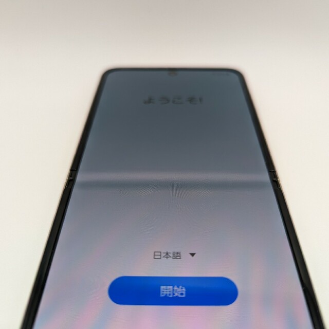 Galaxy(ギャラクシー)の美品 Galaxy Z flip3 SC-54B クリーム スマホ/家電/カメラのスマートフォン/携帯電話(スマートフォン本体)の商品写真